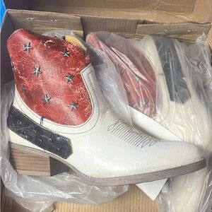 Star-Studded Ankle Boots - Red and White